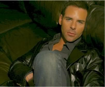 SCOTTWEBSMALLBLACKRETOUCHED