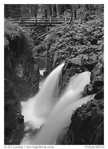  photo waterfall.jpg