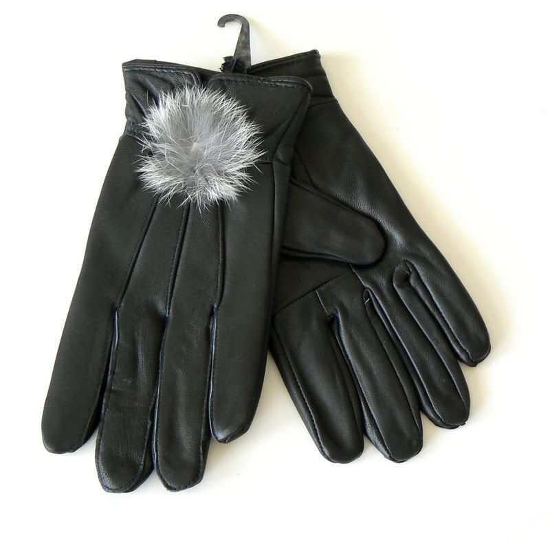 http://i179.photobucket.com/albums/w301/fandesoie/gants_ponpon.jpg