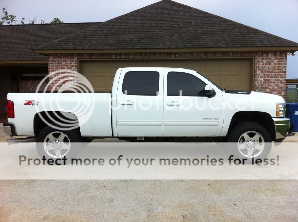 Pics of Toyo AT2 275/65r20 on stock 20's - Chevy and GMC Duramax Diesel ...